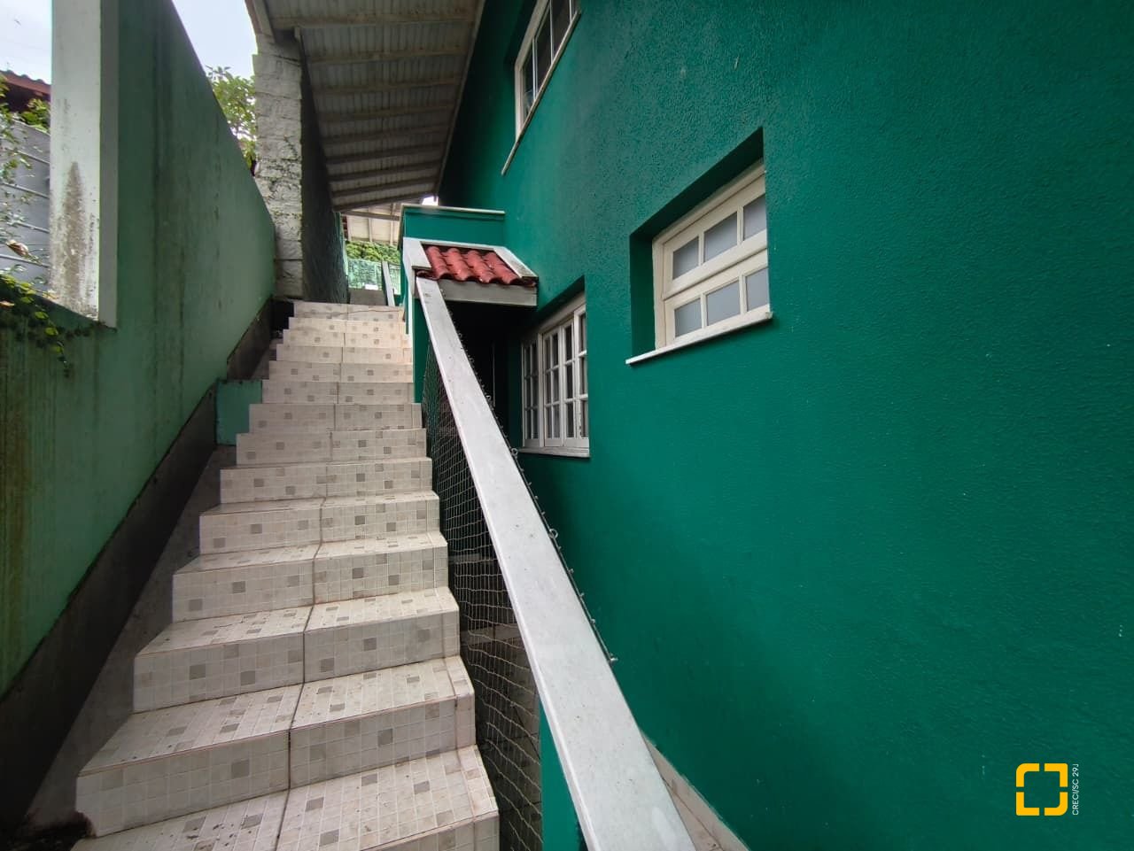 Casa com 224m², 8 quartos (sendo 2 suítes), 5 garagens, no bairro Agronômica em Florianópolis