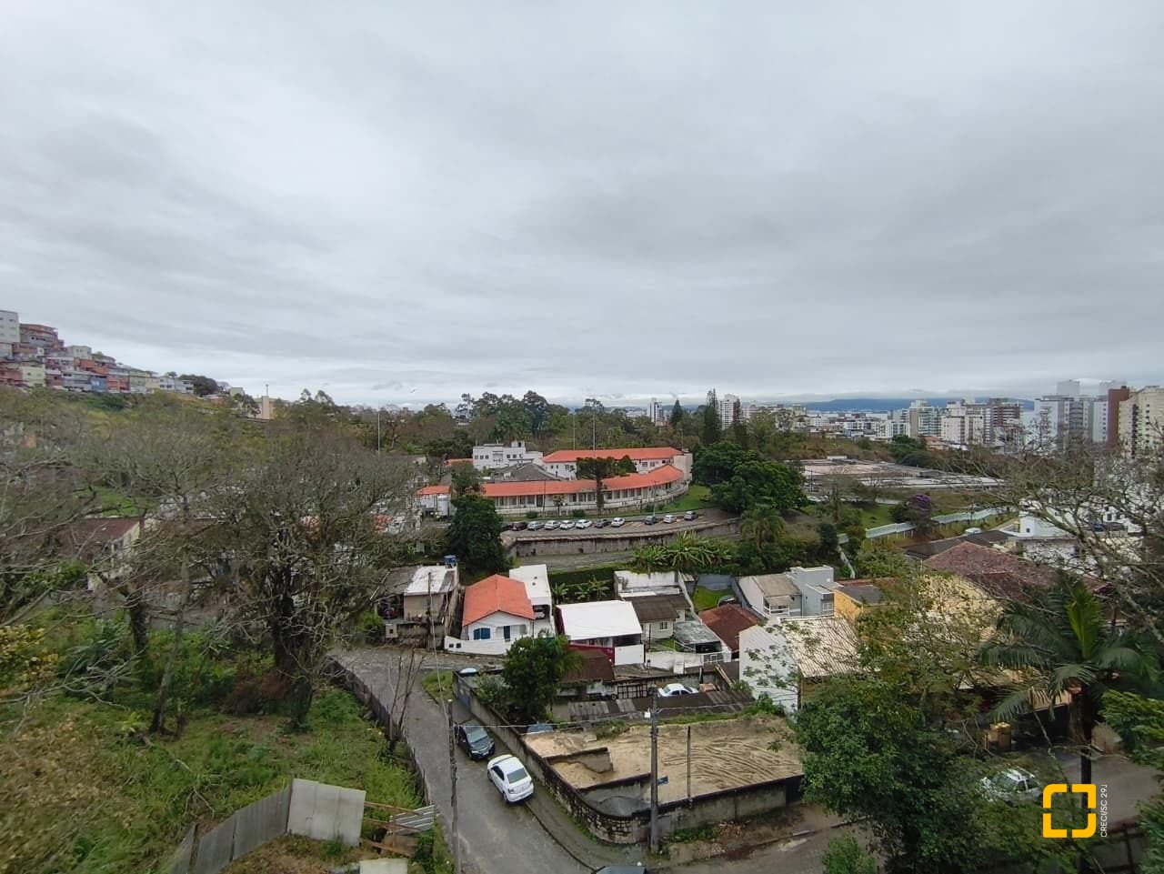 Casa com 224m², 8 quartos (sendo 2 suítes), 5 garagens, no bairro Agronômica em Florianópolis