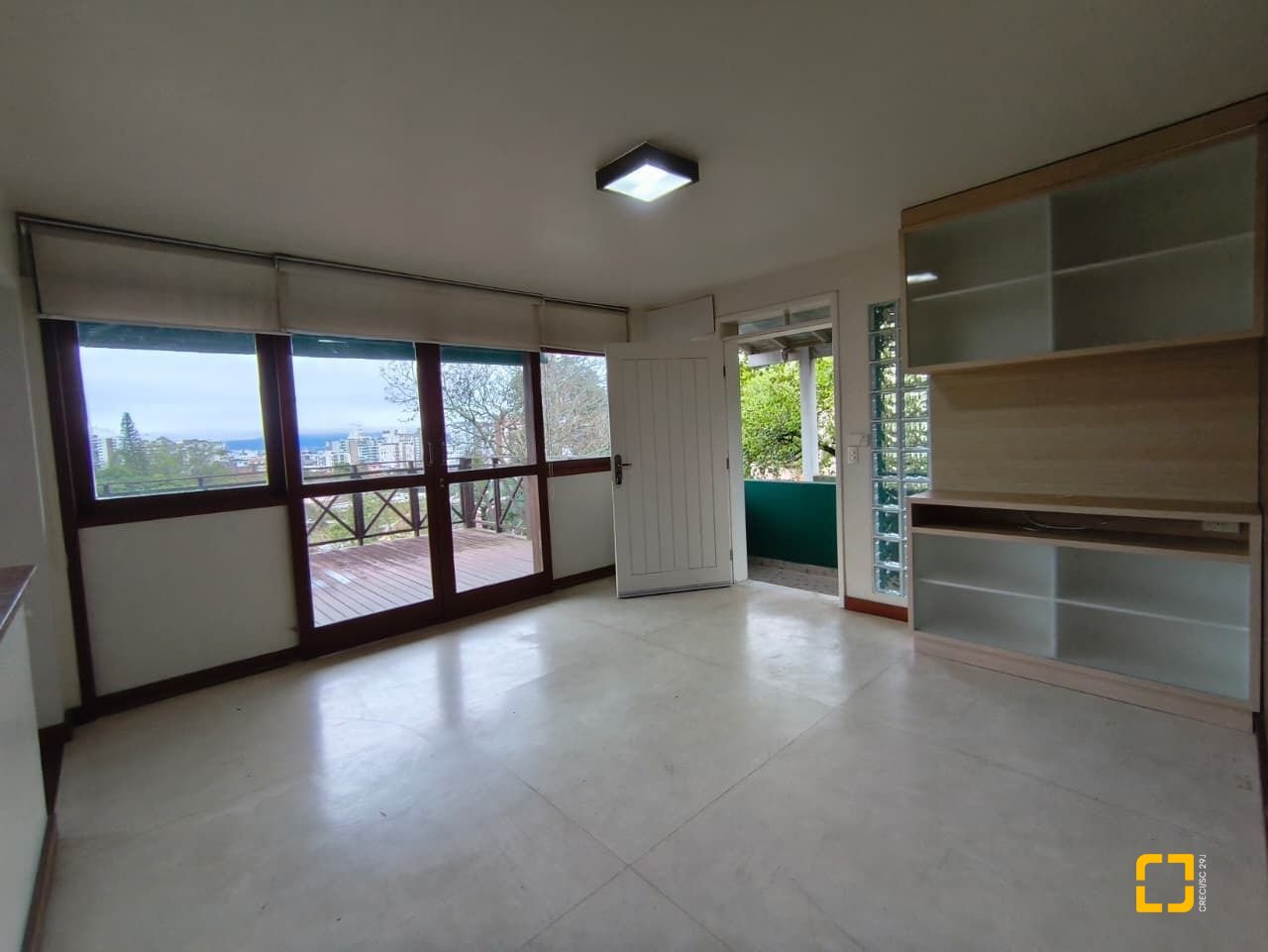Casa com 224m², 8 quartos (sendo 2 suítes), 5 garagens, no bairro Agronômica em Florianópolis