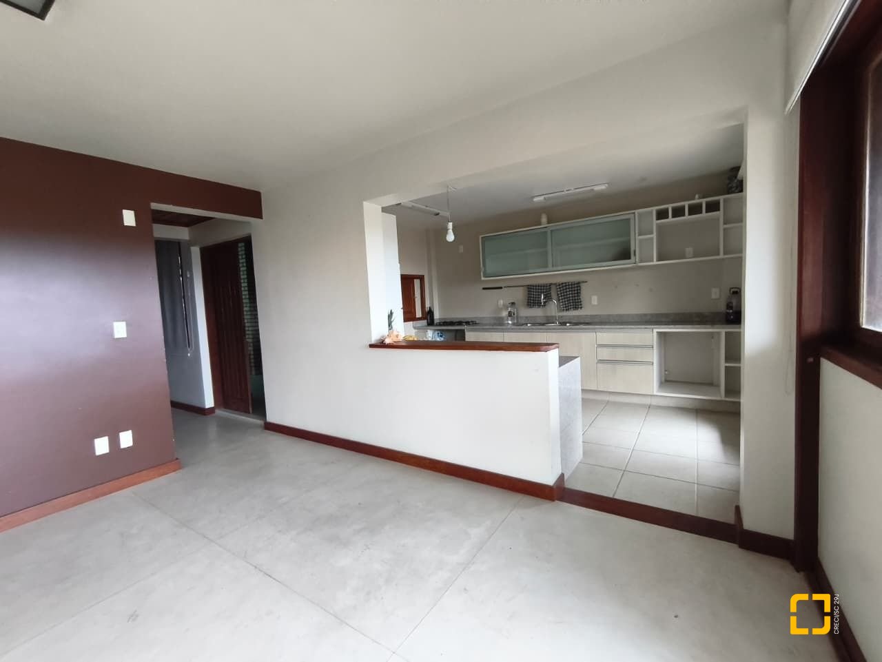 Casa com 224m², 8 quartos (sendo 2 suítes), 5 garagens, no bairro Agronômica em Florianópolis