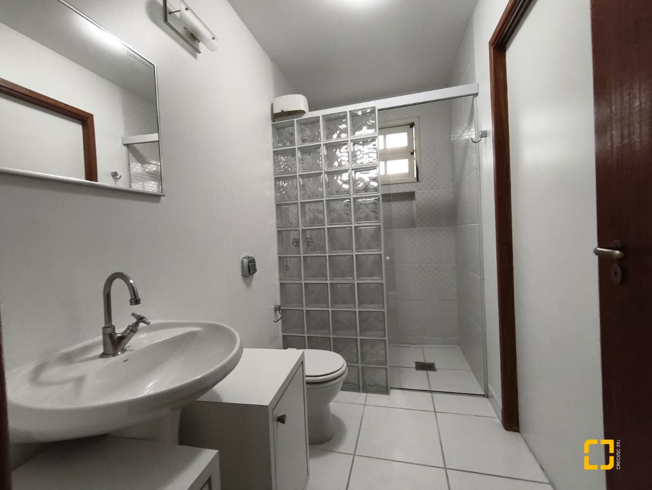 Casa com 224m², 8 quartos (sendo 2 suítes), 5 garagens, no bairro Agronômica em Florianópolis