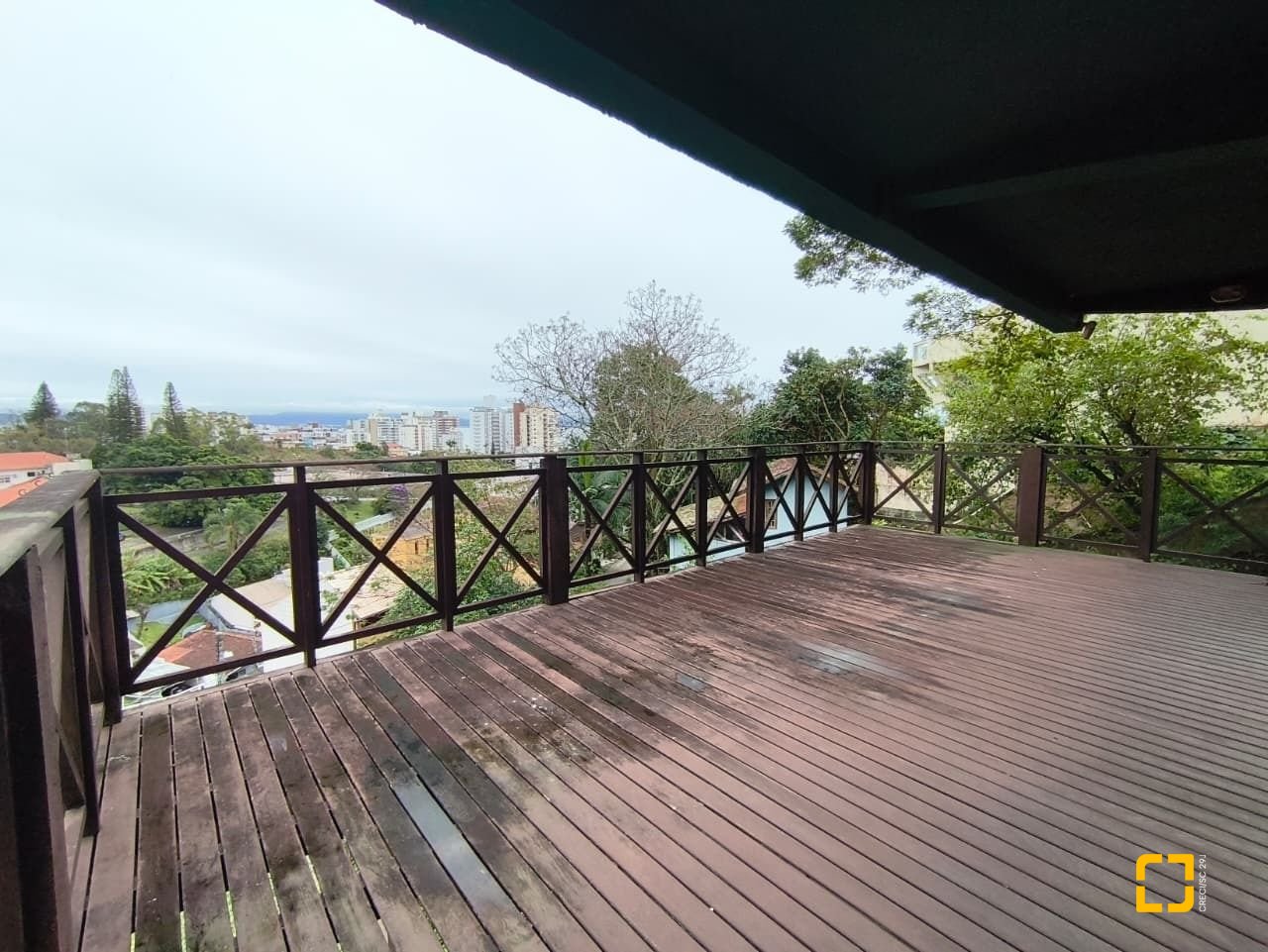 Casa com 224m², 8 quartos (sendo 2 suítes), 5 garagens, no bairro Agronômica em Florianópolis