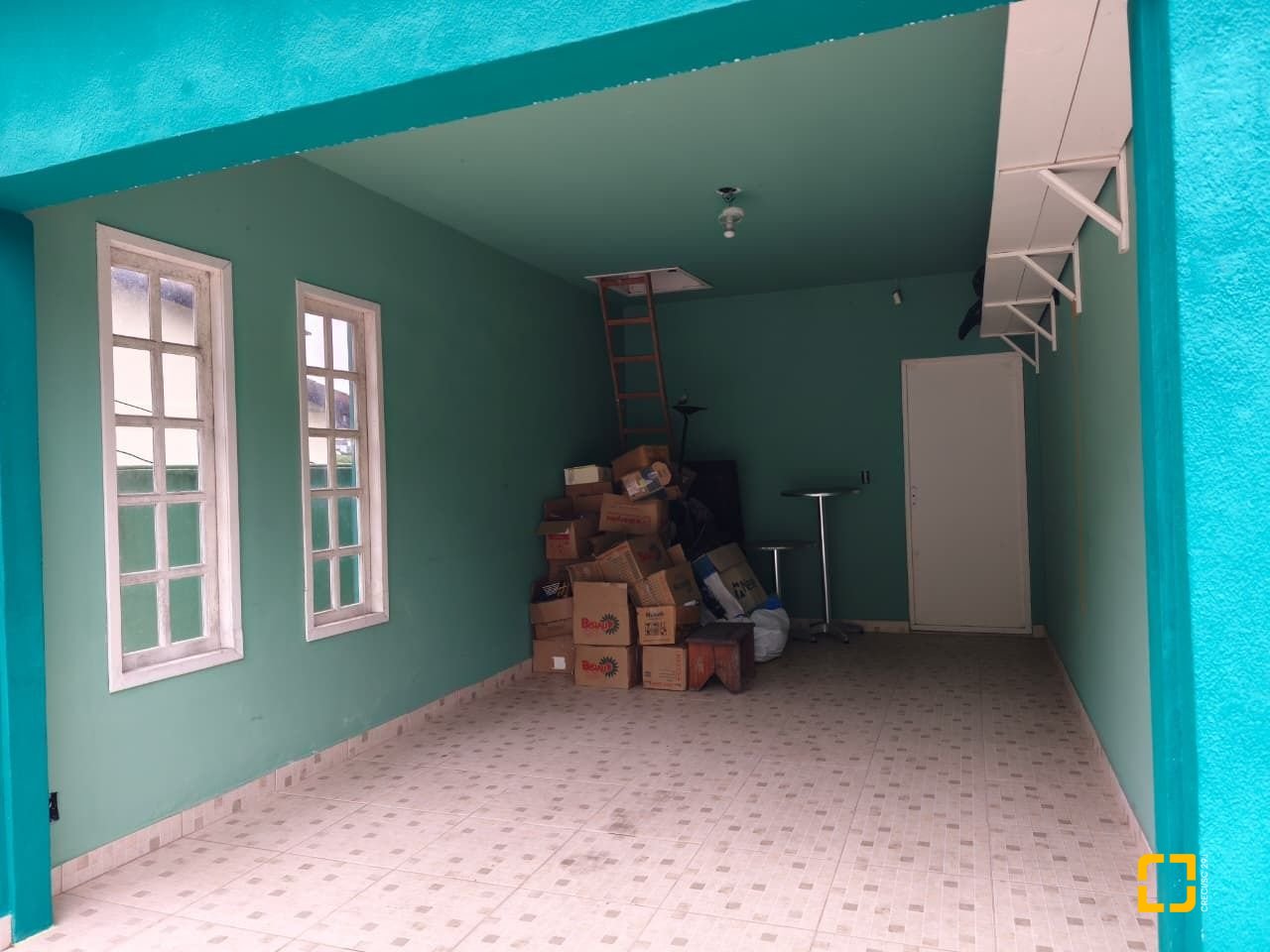 Casa com 224m², 8 quartos (sendo 2 suítes), 5 garagens, no bairro Agronômica em Florianópolis