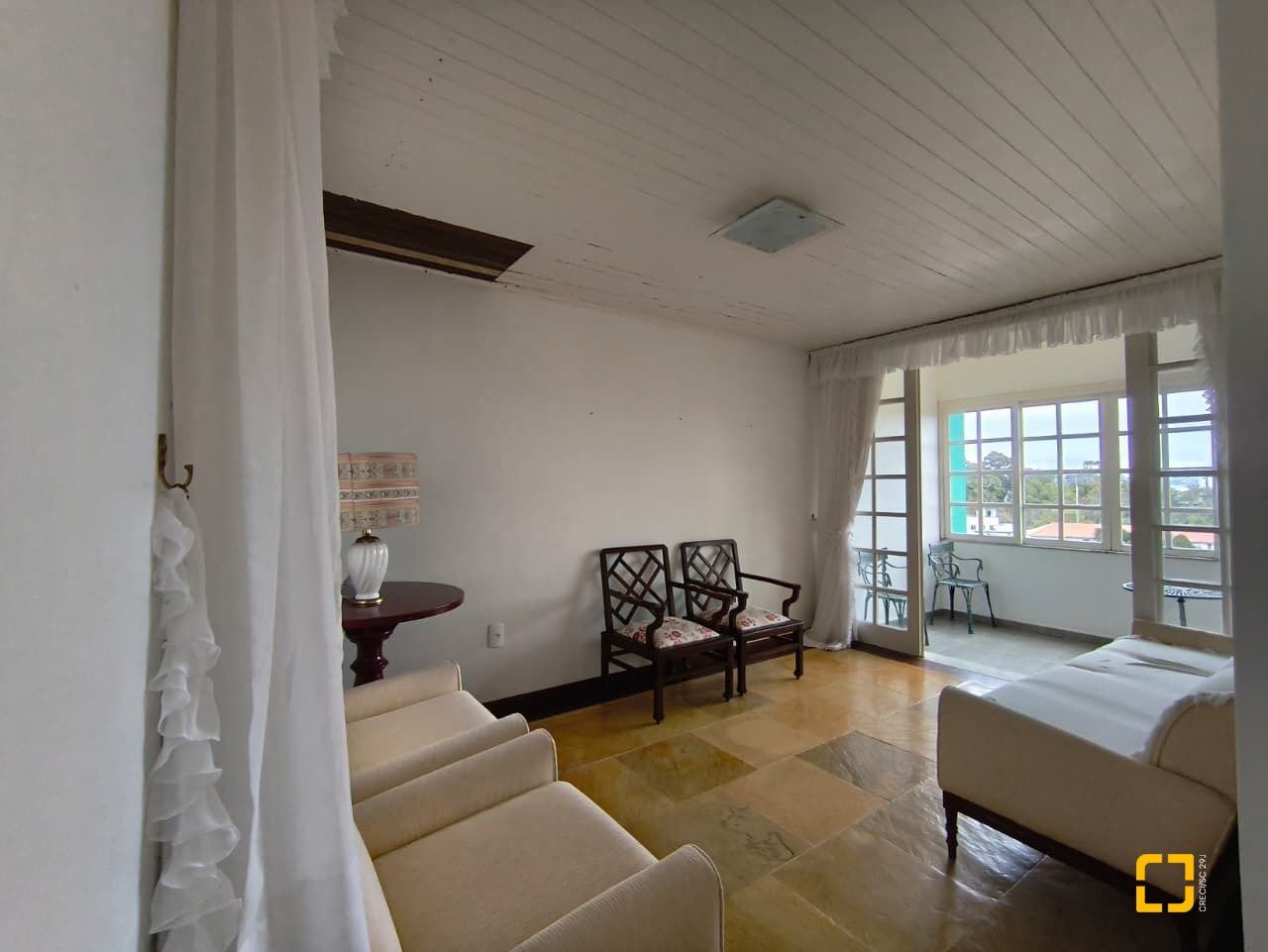 Casa com 224m², 8 quartos (sendo 2 suítes), 5 garagens, no bairro Agronômica em Florianópolis