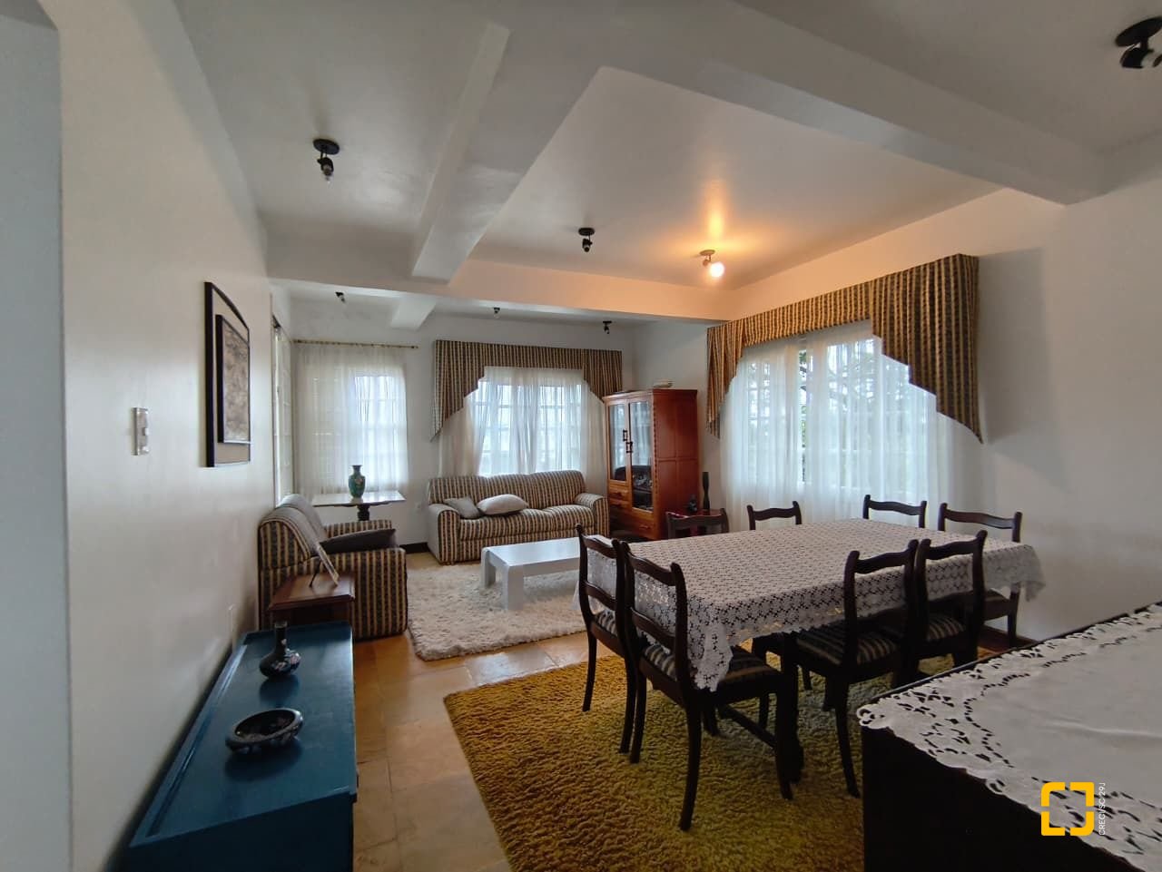 Casa com 224m², 8 quartos (sendo 2 suítes), 5 garagens, no bairro Agronômica em Florianópolis