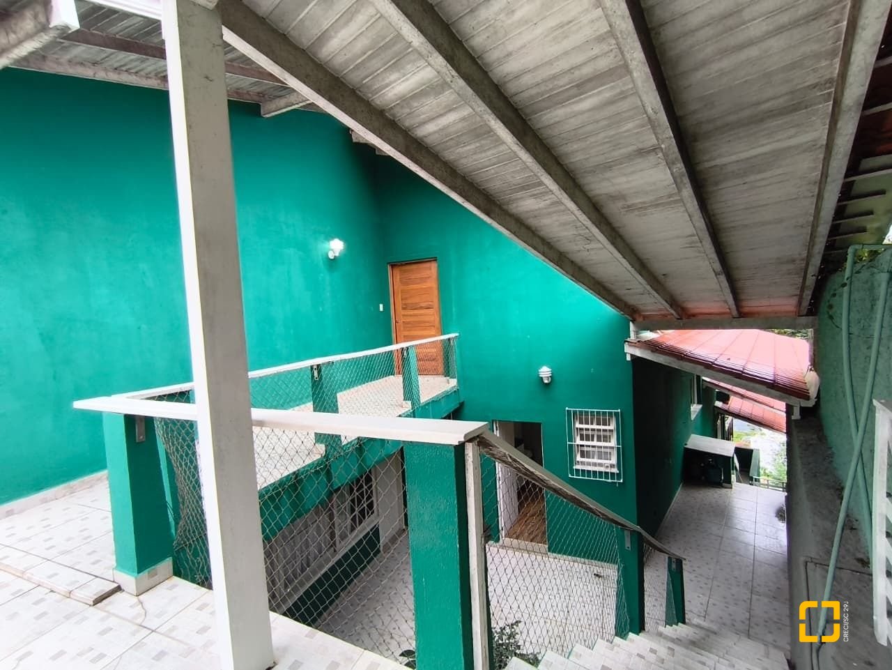 Casa com 224m², 8 quartos (sendo 2 suítes), 5 garagens, no bairro Agronômica em Florianópolis