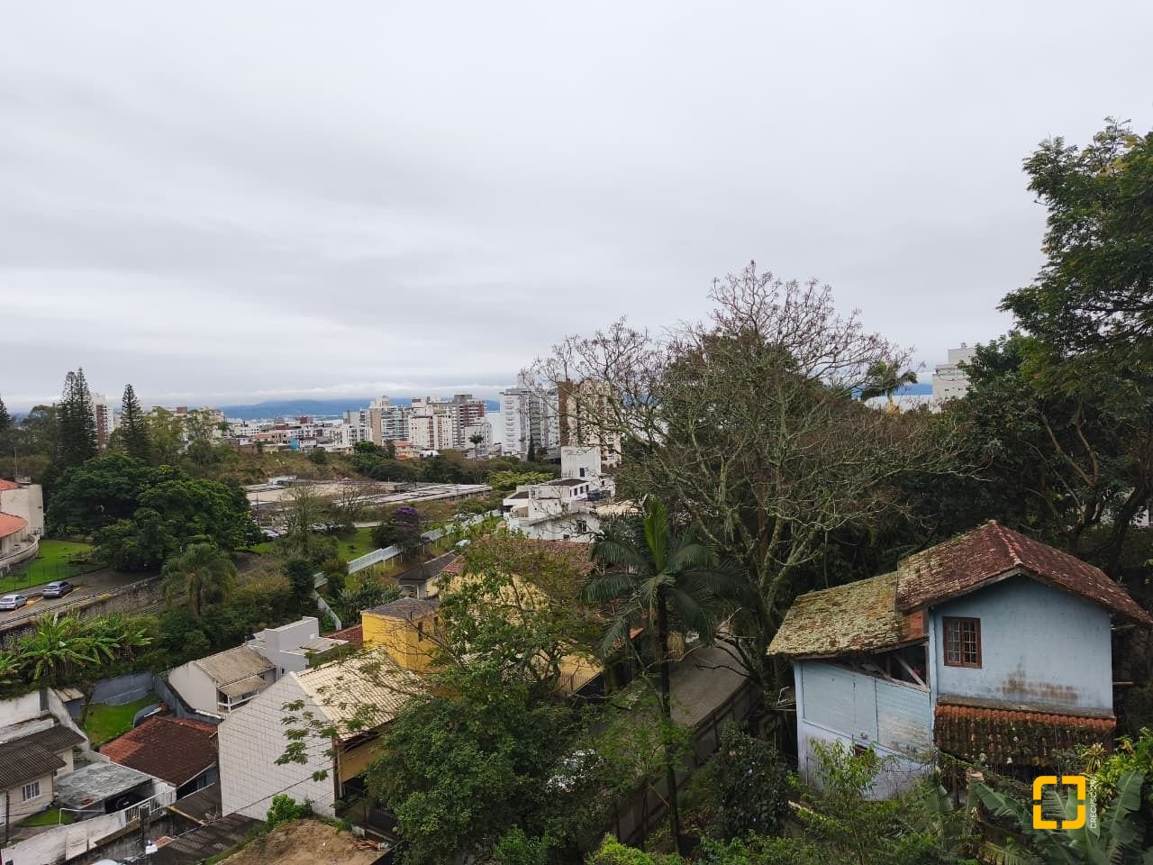 Casa com 224m², 8 quartos (sendo 2 suítes), 5 garagens, no bairro Agronômica em Florianópolis