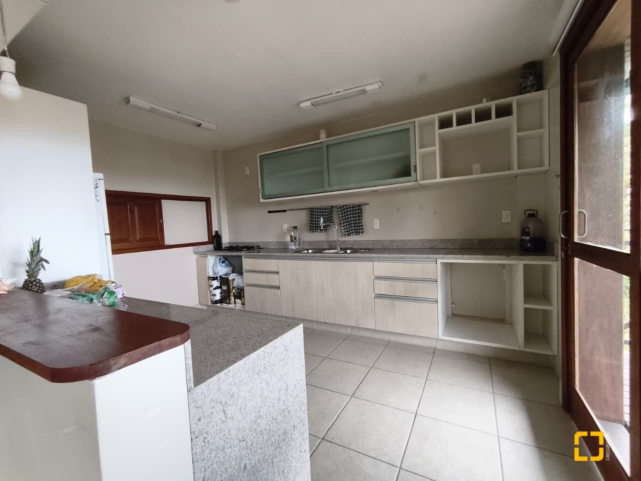 Casa com 224m², 8 quartos (sendo 2 suítes), 5 garagens, no bairro Agronômica em Florianópolis