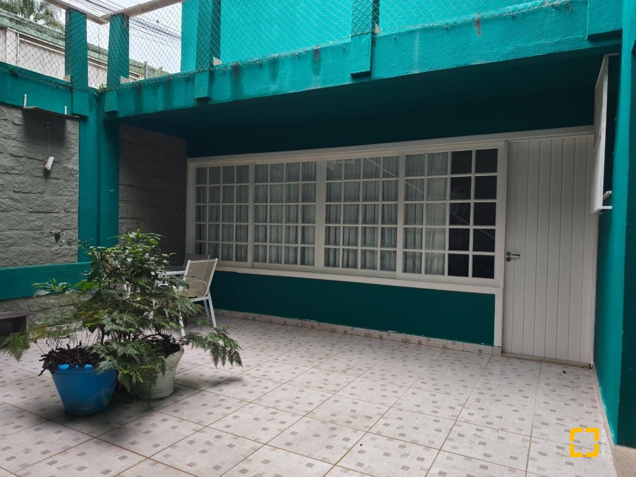 Casa com 224m², 8 quartos (sendo 2 suítes), 5 garagens, no bairro Agronômica em Florianópolis