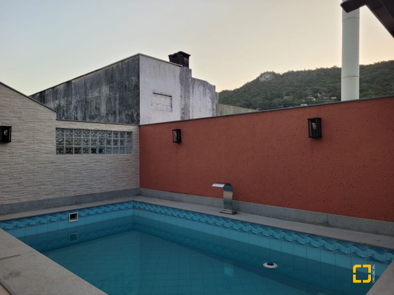 Casa com 232m², 5 quartos (sendo 1 suíte), 4 garagens, no bairro Saco dos Limões em Florianópolis