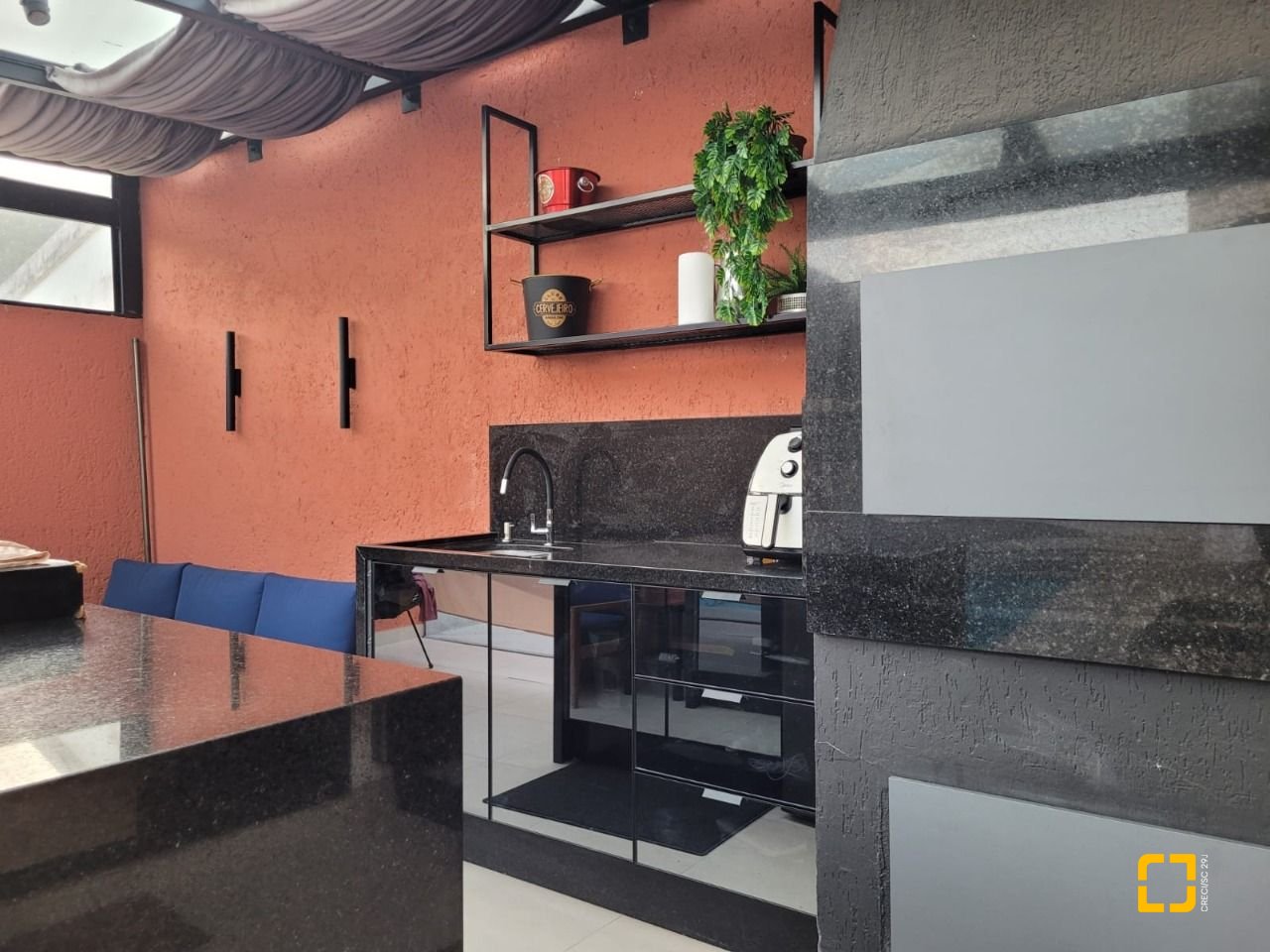 Casa com 232m², 5 quartos (sendo 1 suíte), 4 garagens, no bairro Saco dos Limões em Florianópolis