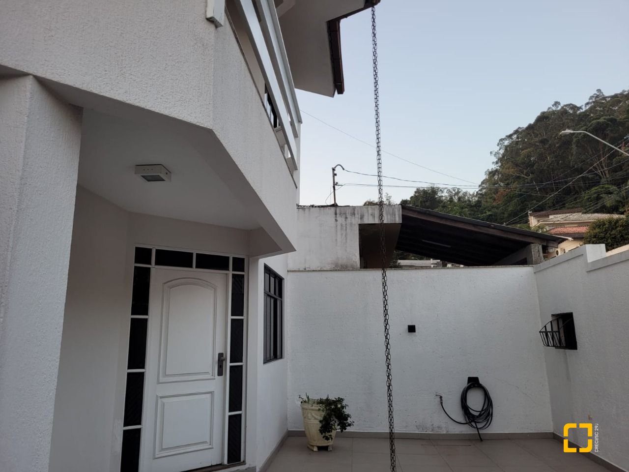 Casa com 232m², 5 quartos (sendo 1 suíte), 4 garagens, no bairro Saco dos Limões em Florianópolis