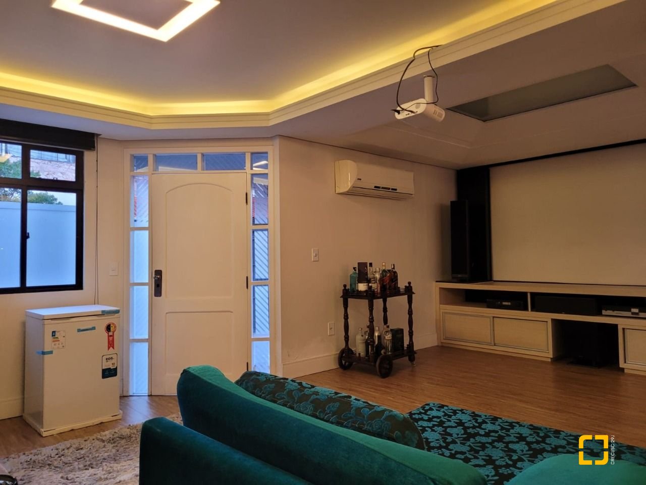 Casa com 232m², 5 quartos (sendo 1 suíte), 4 garagens, no bairro Saco dos Limões em Florianópolis