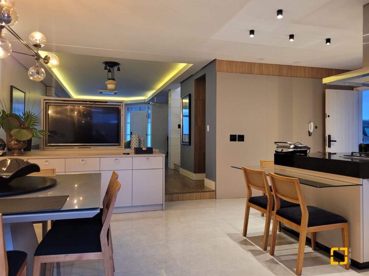 Casa com 232m², 5 quartos (sendo 1 suíte), 4 garagens, no bairro Saco dos Limões em Florianópolis