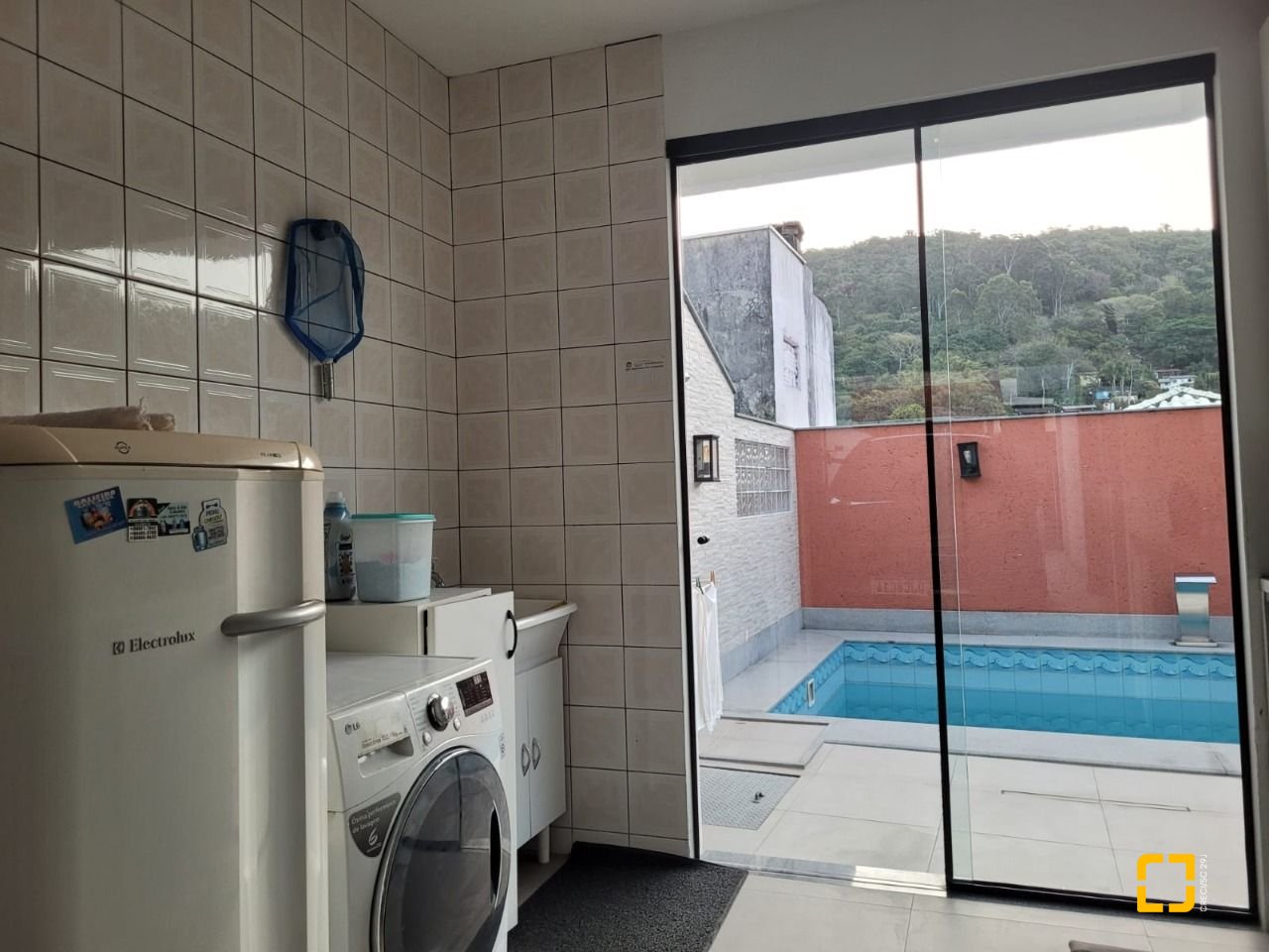 Casa com 232m², 5 quartos (sendo 1 suíte), 4 garagens, no bairro Saco dos Limões em Florianópolis