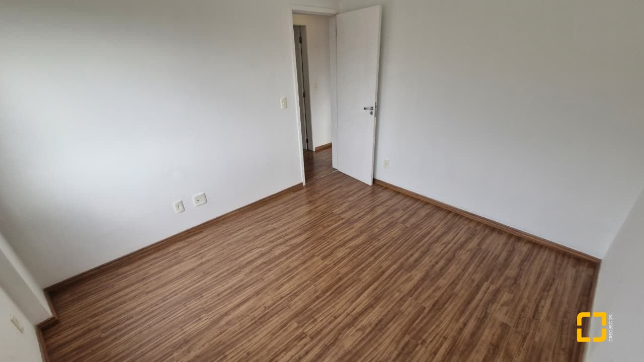Apartamento com 79m², 4 quartos (sendo 1 suíte), 2 garagens, no bairro Córrego Grande em Florianópolis