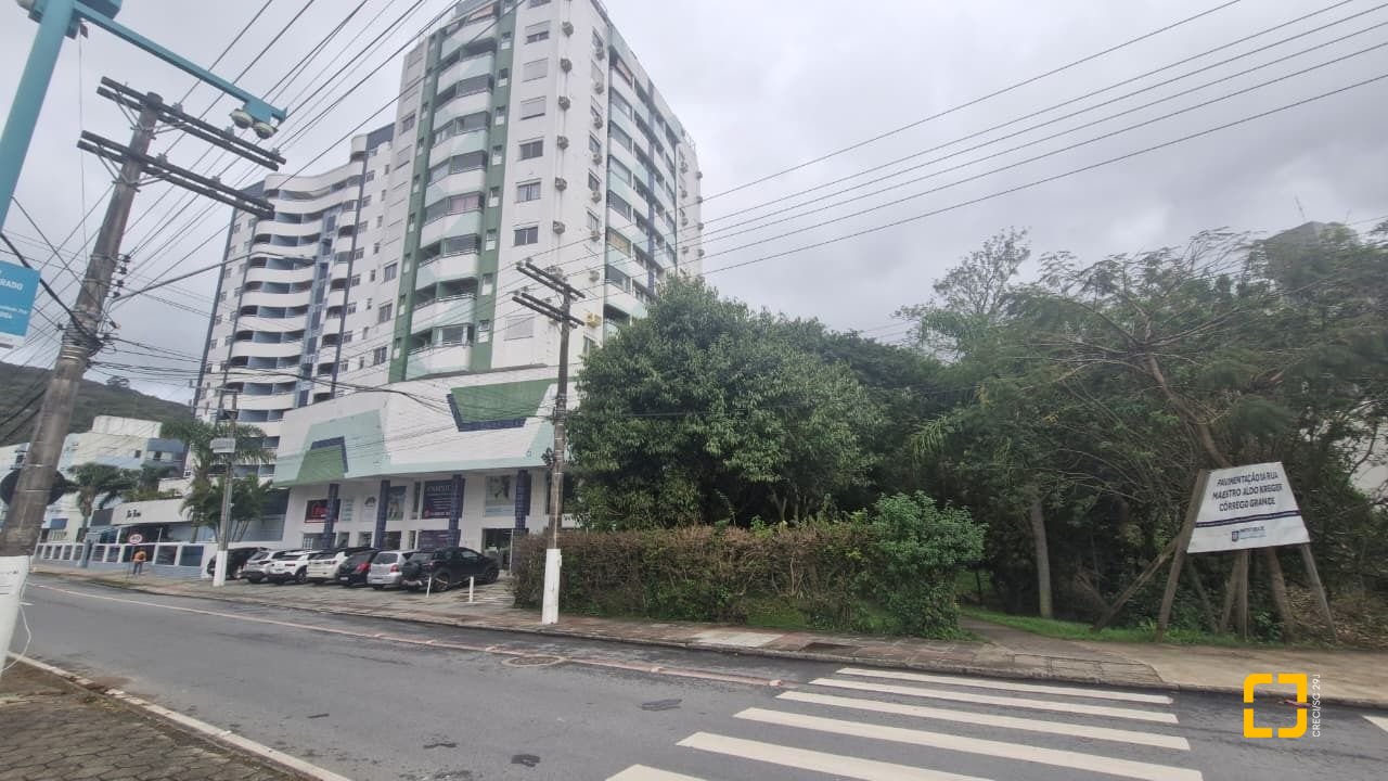 Apartamento com 79m², 4 quartos (sendo 1 suíte), 2 garagens, no bairro Córrego Grande em Florianópolis