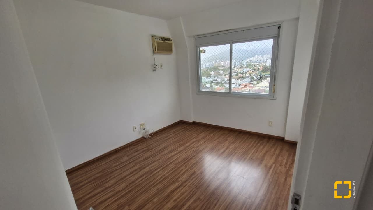 Apartamento com 79m², 4 quartos (sendo 1 suíte), 2 garagens, no bairro Córrego Grande em Florianópolis
