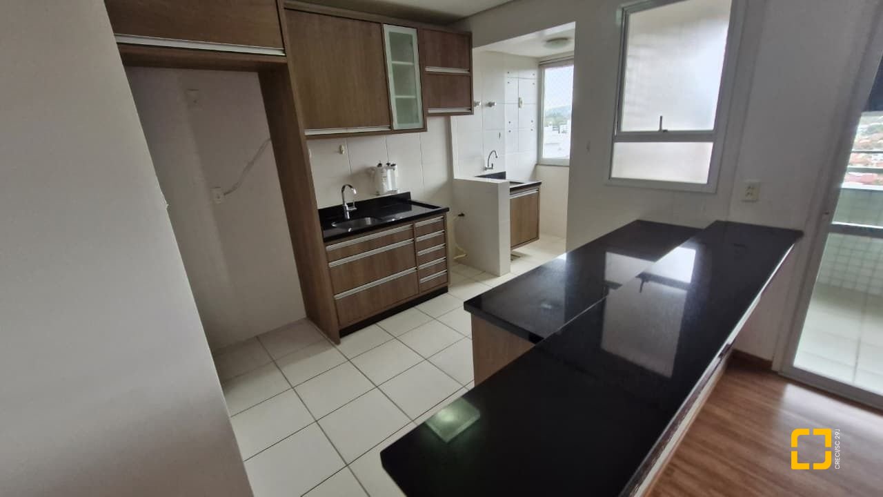 Apartamento com 79m², 4 quartos (sendo 1 suíte), 2 garagens, no bairro Córrego Grande em Florianópolis