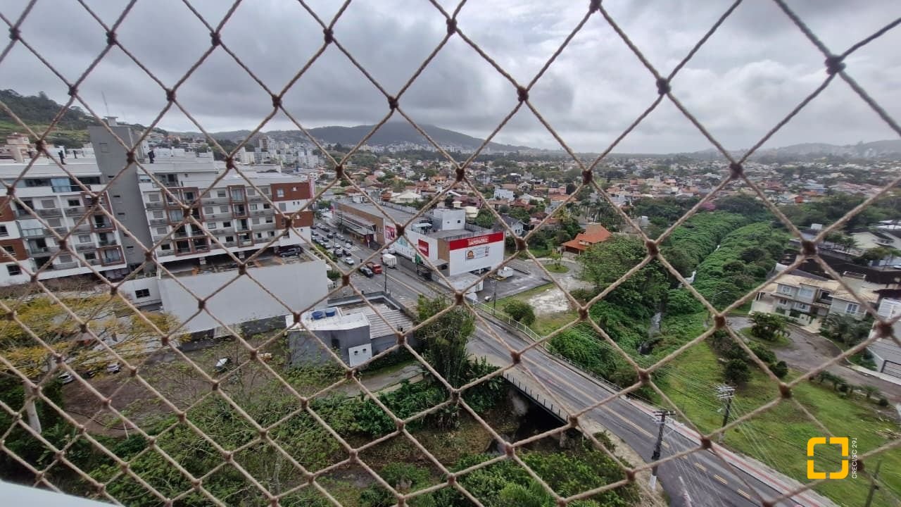 Apartamento com 79m², 4 quartos (sendo 1 suíte), 2 garagens, no bairro Córrego Grande em Florianópolis