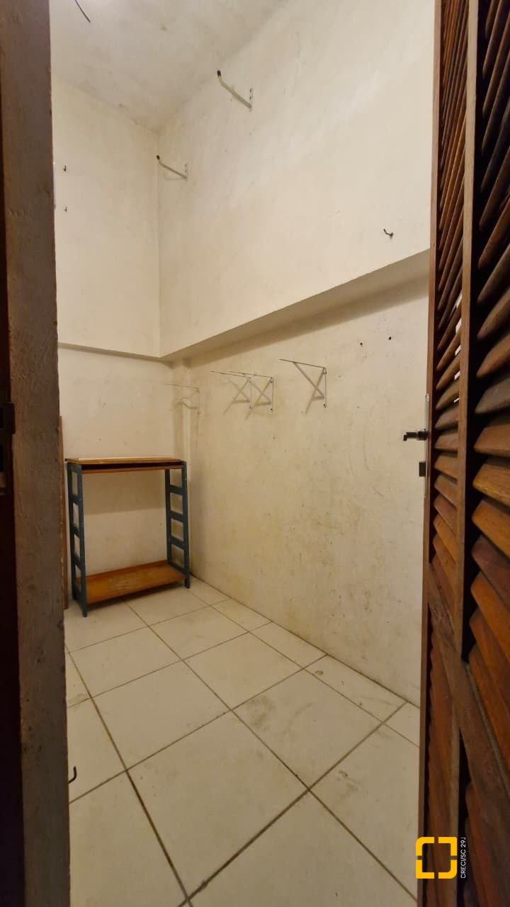 Apartamento com 79m², 4 quartos (sendo 1 suíte), 2 garagens, no bairro Córrego Grande em Florianópolis