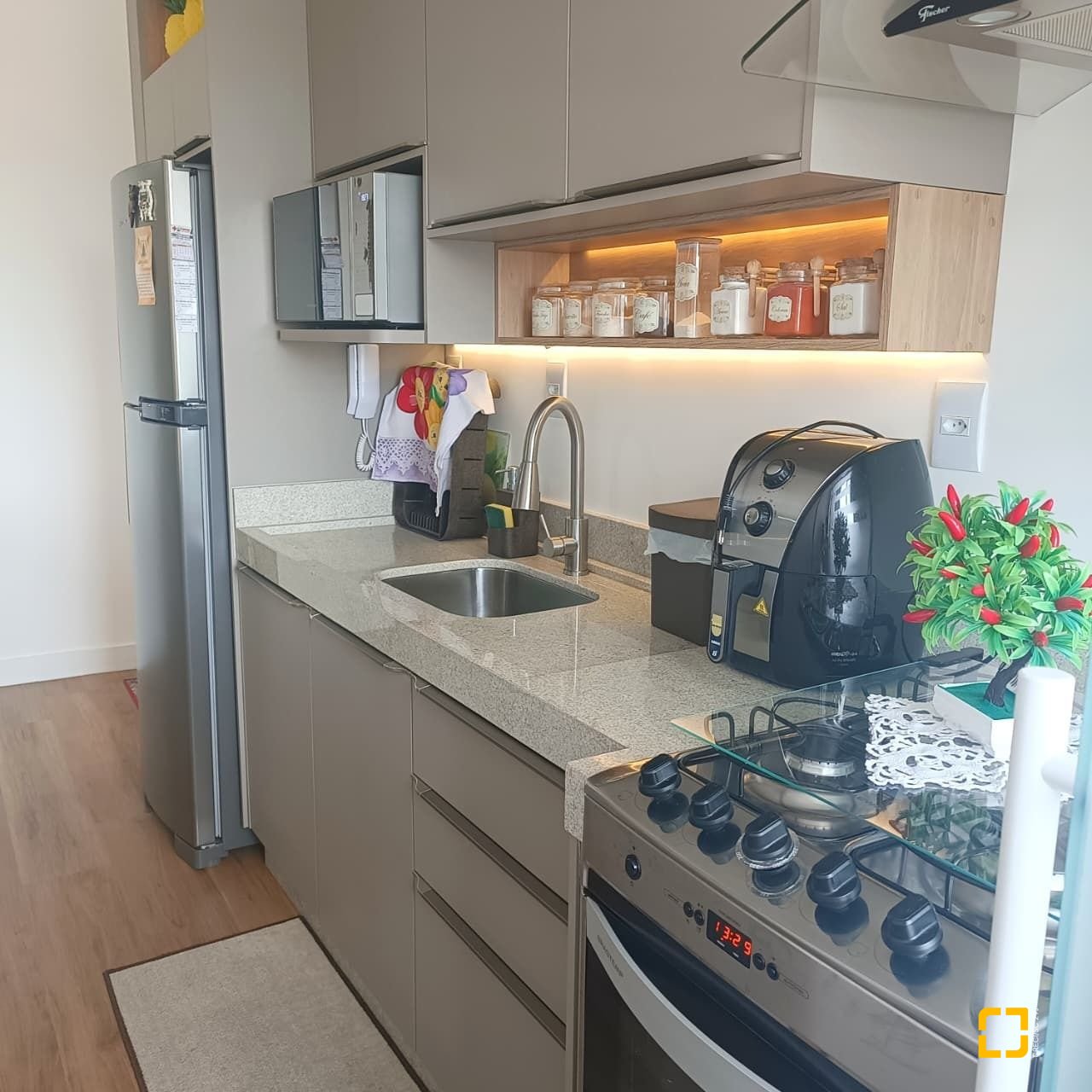 Apartamento com 81m², 3 quartos (sendo 1 suíte), 2 garagens, no bairro Ingleses do Rio Vermelho em Florianópolis