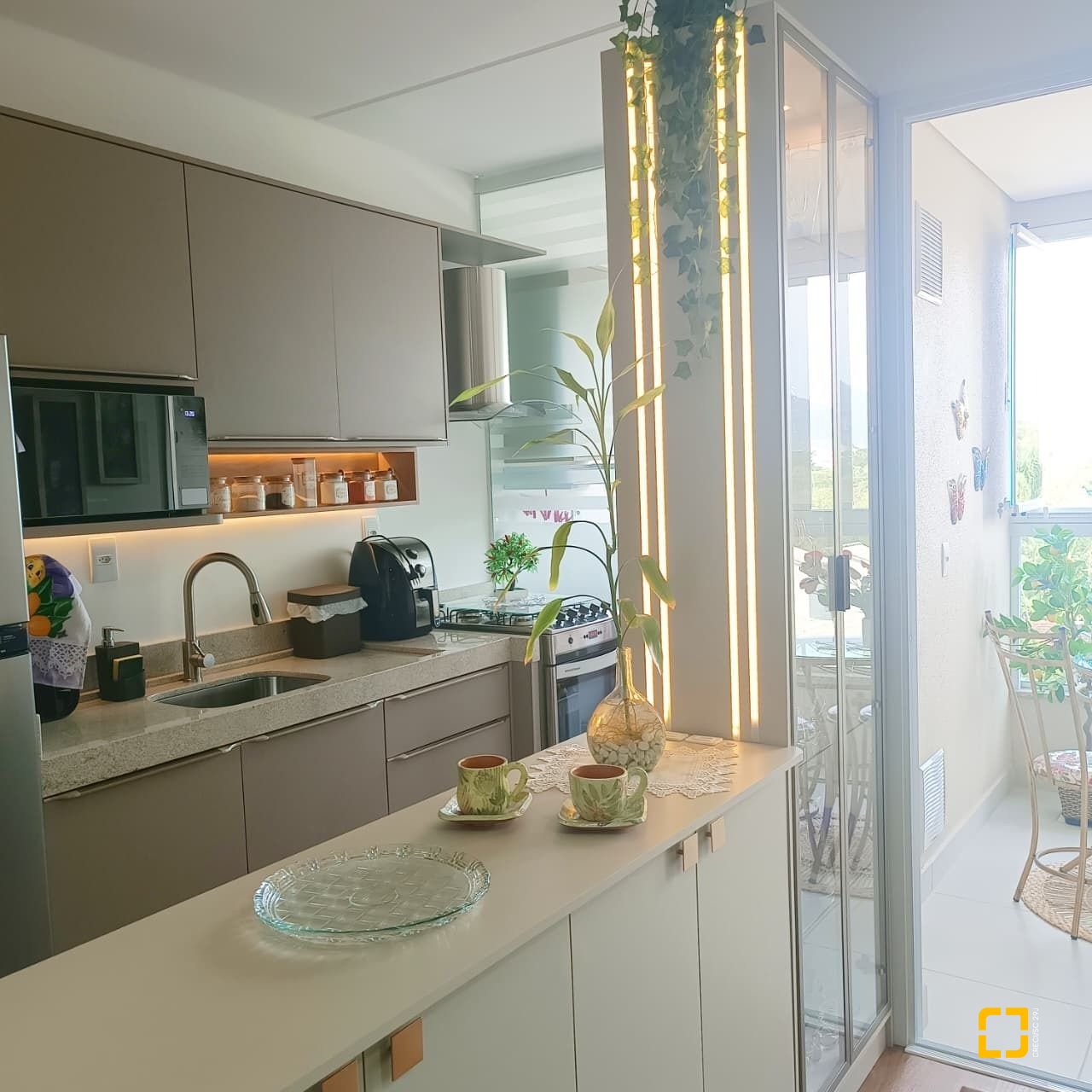 Apartamento com 81m², 3 quartos (sendo 1 suíte), 2 garagens, no bairro Ingleses do Rio Vermelho em Florianópolis