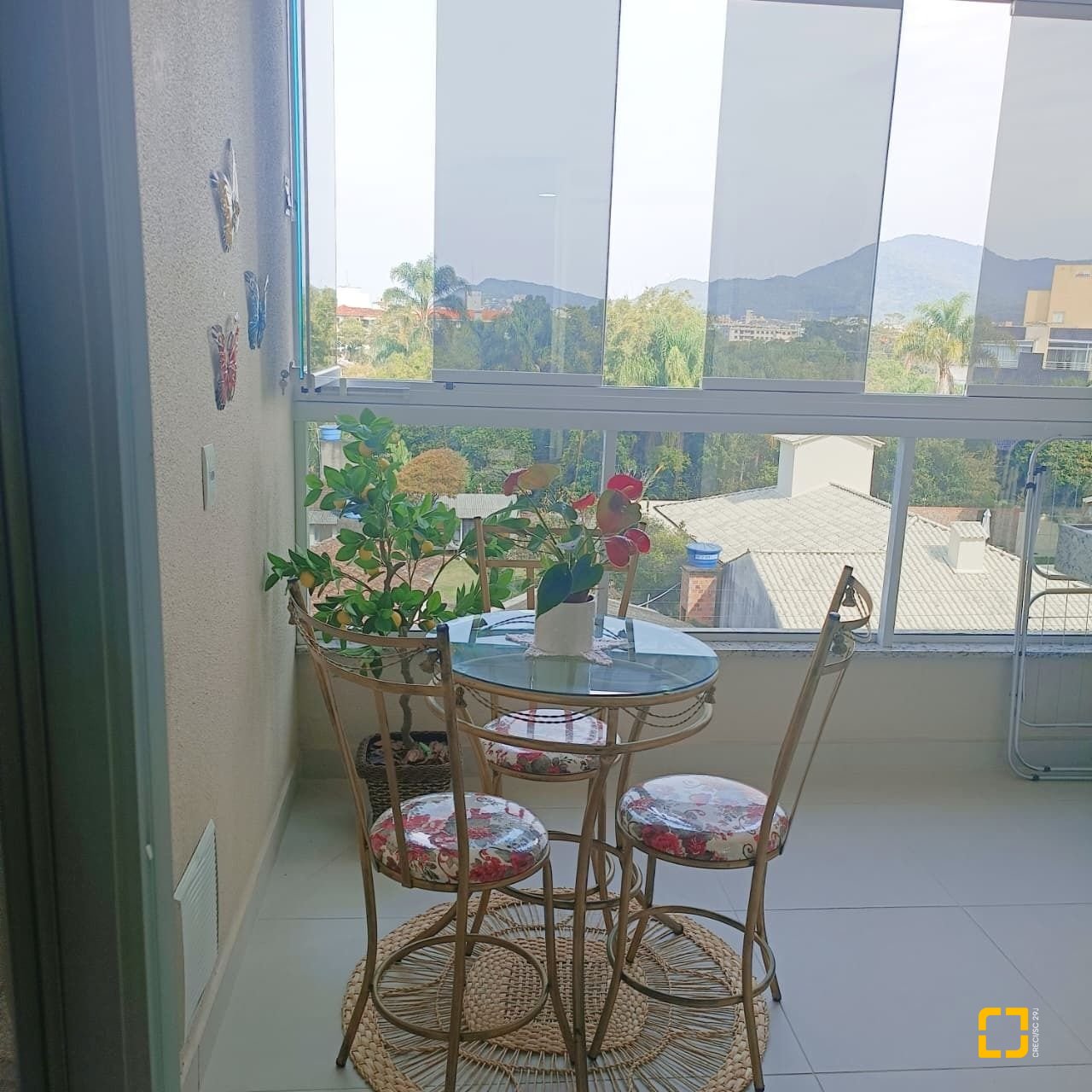 Apartamento com 81m², 3 quartos (sendo 1 suíte), 2 garagens, no bairro Ingleses do Rio Vermelho em Florianópolis