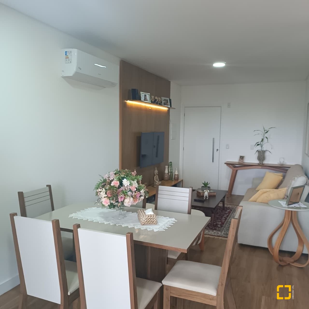Apartamento com 81m², 3 quartos (sendo 1 suíte), 2 garagens, no bairro Ingleses do Rio Vermelho em Florianópolis