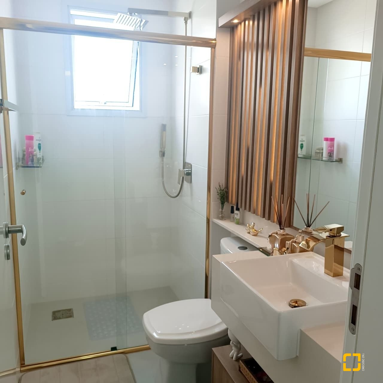 Apartamento com 81m², 3 quartos (sendo 1 suíte), 2 garagens, no bairro Ingleses do Rio Vermelho em Florianópolis