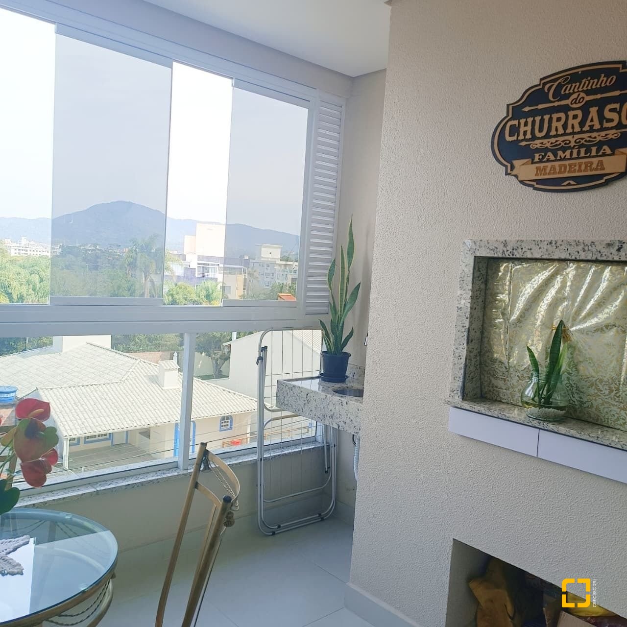 Apartamento com 81m², 3 quartos (sendo 1 suíte), 2 garagens, no bairro Ingleses do Rio Vermelho em Florianópolis