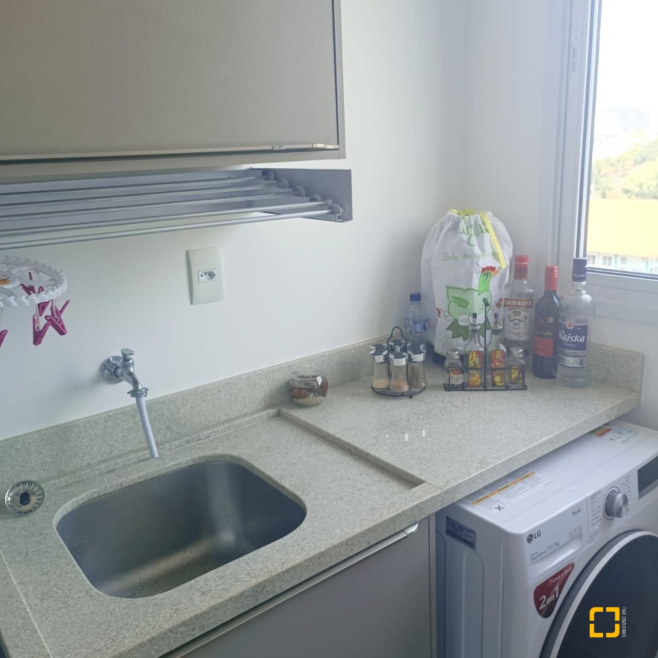 Apartamento com 81m², 3 quartos (sendo 1 suíte), 2 garagens, no bairro Ingleses do Rio Vermelho em Florianópolis
