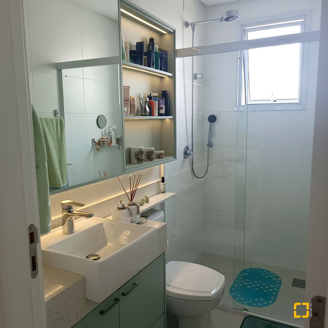 Apartamento com 81m², 3 quartos (sendo 1 suíte), 2 garagens, no bairro Ingleses do Rio Vermelho em Florianópolis