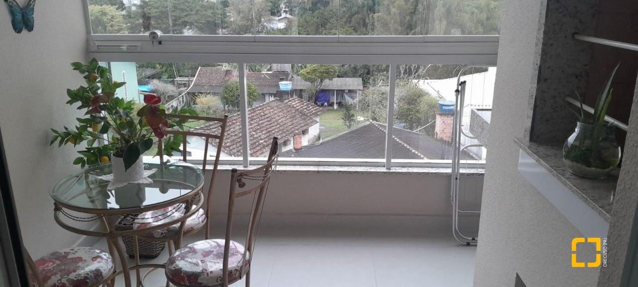 Apartamento com 81m², 3 quartos (sendo 1 suíte), 2 garagens, no bairro Ingleses do Rio Vermelho em Florianópolis