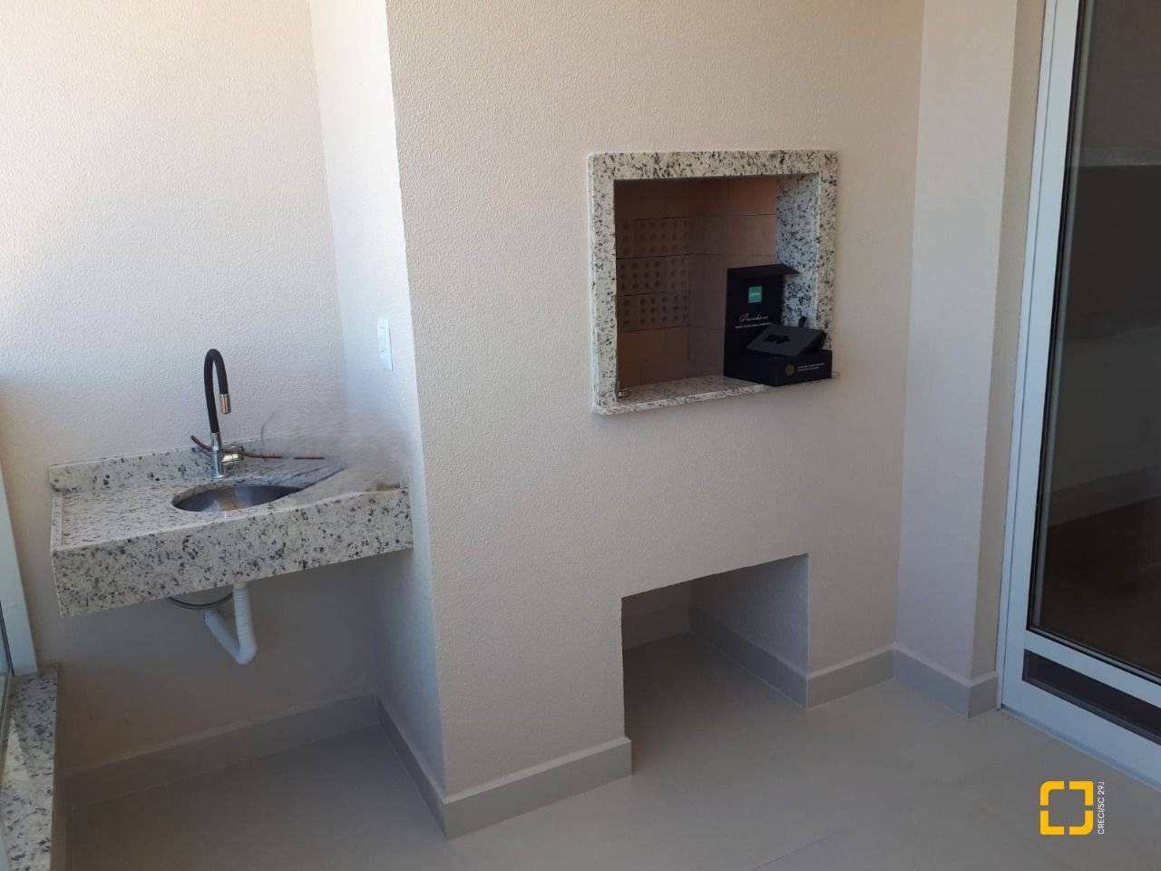 Apartamento com 81m², 3 quartos (sendo 1 suíte), 2 garagens, no bairro Ingleses do Rio Vermelho em Florianópolis