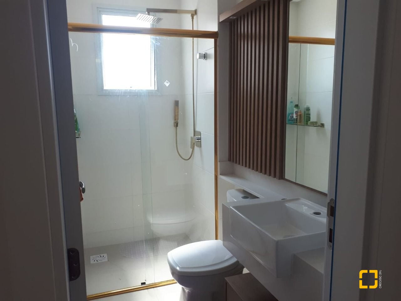 Apartamento com 81m², 3 quartos (sendo 1 suíte), 2 garagens, no bairro Ingleses do Rio Vermelho em Florianópolis