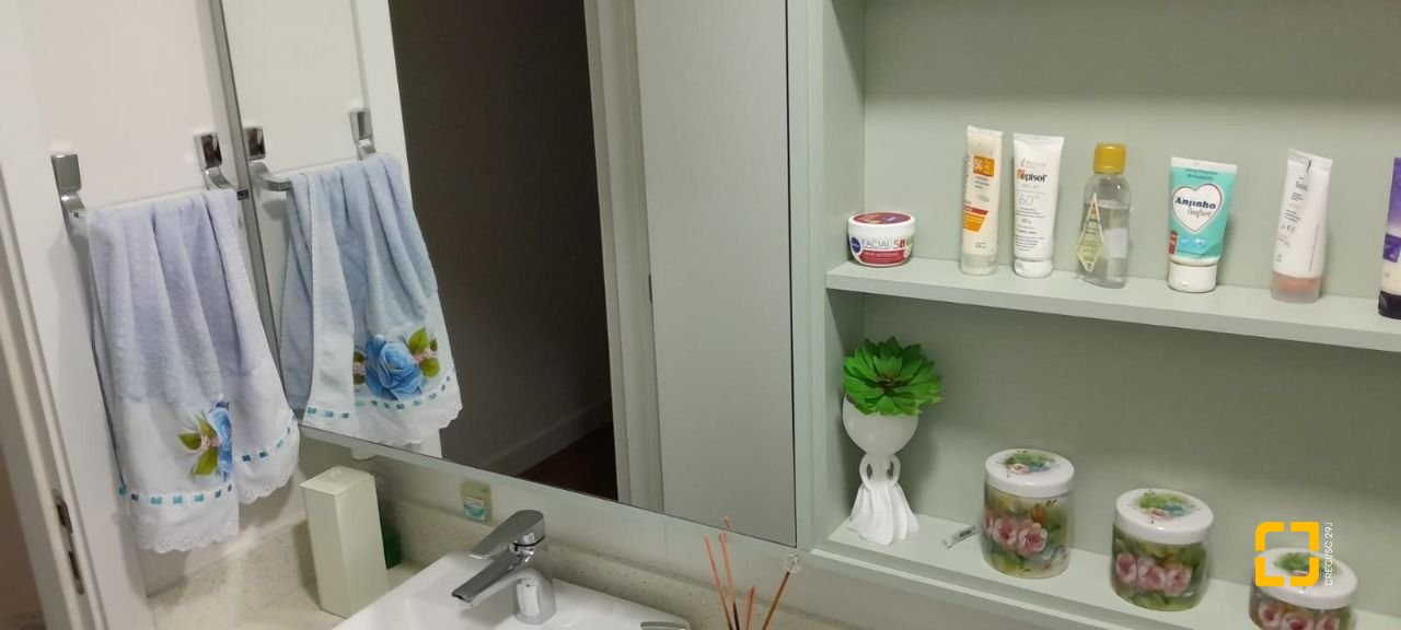 Apartamento com 81m², 3 quartos (sendo 1 suíte), 2 garagens, no bairro Ingleses do Rio Vermelho em Florianópolis
