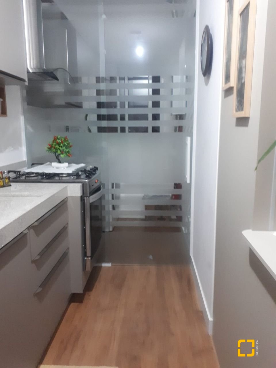 Apartamento com 81m², 3 quartos (sendo 1 suíte), 2 garagens, no bairro Ingleses do Rio Vermelho em Florianópolis