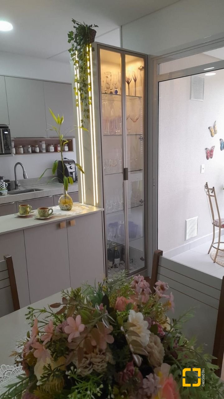 Apartamento com 81m², 3 quartos (sendo 1 suíte), 2 garagens, no bairro Ingleses do Rio Vermelho em Florianópolis