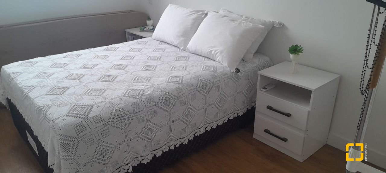 Apartamento com 81m², 3 quartos (sendo 1 suíte), 2 garagens, no bairro Ingleses do Rio Vermelho em Florianópolis