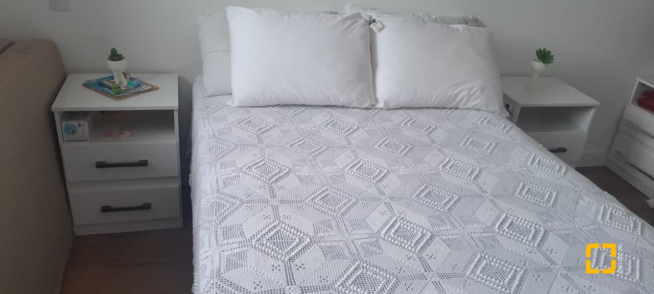 Apartamento com 81m², 3 quartos (sendo 1 suíte), 2 garagens, no bairro Ingleses do Rio Vermelho em Florianópolis