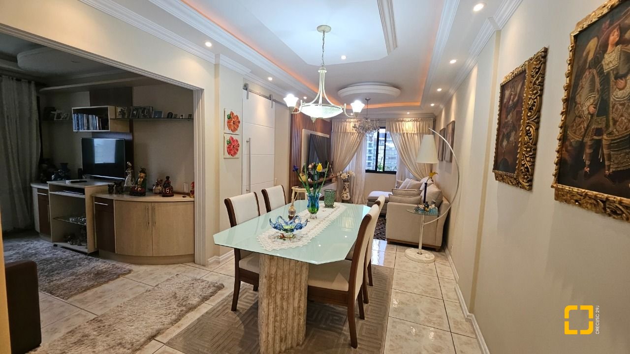 Apartamento com 65m², 2 quartos, 1 garagem, no bairro Centro em Florianópolis