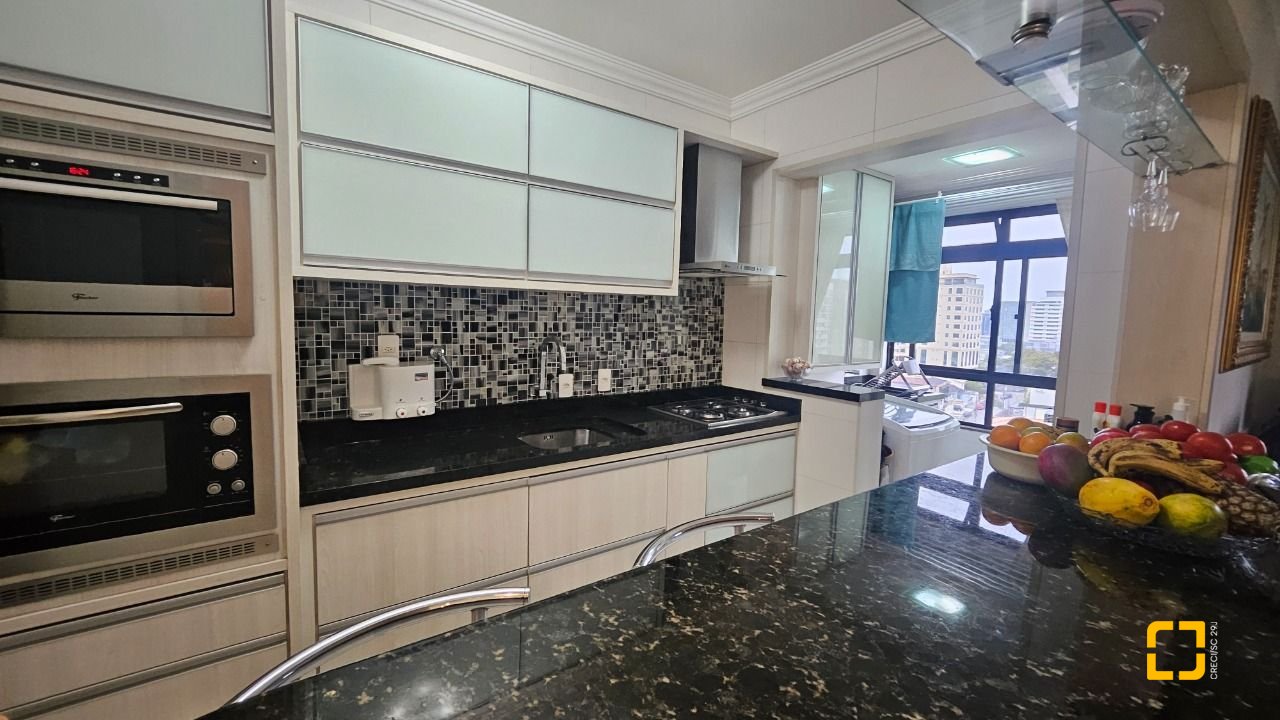 Apartamento com 65m², 2 quartos, 1 garagem, no bairro Centro em Florianópolis