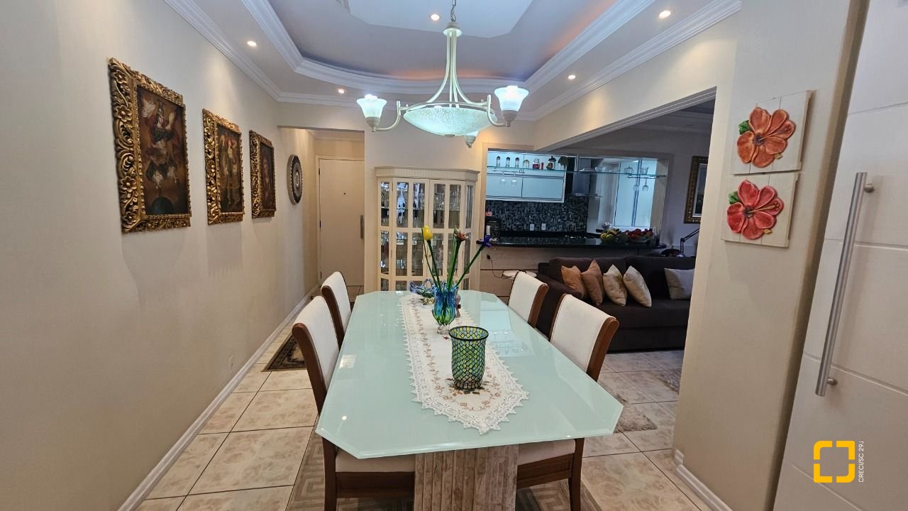 Apartamento com 65m², 2 quartos, 1 garagem, no bairro Centro em Florianópolis