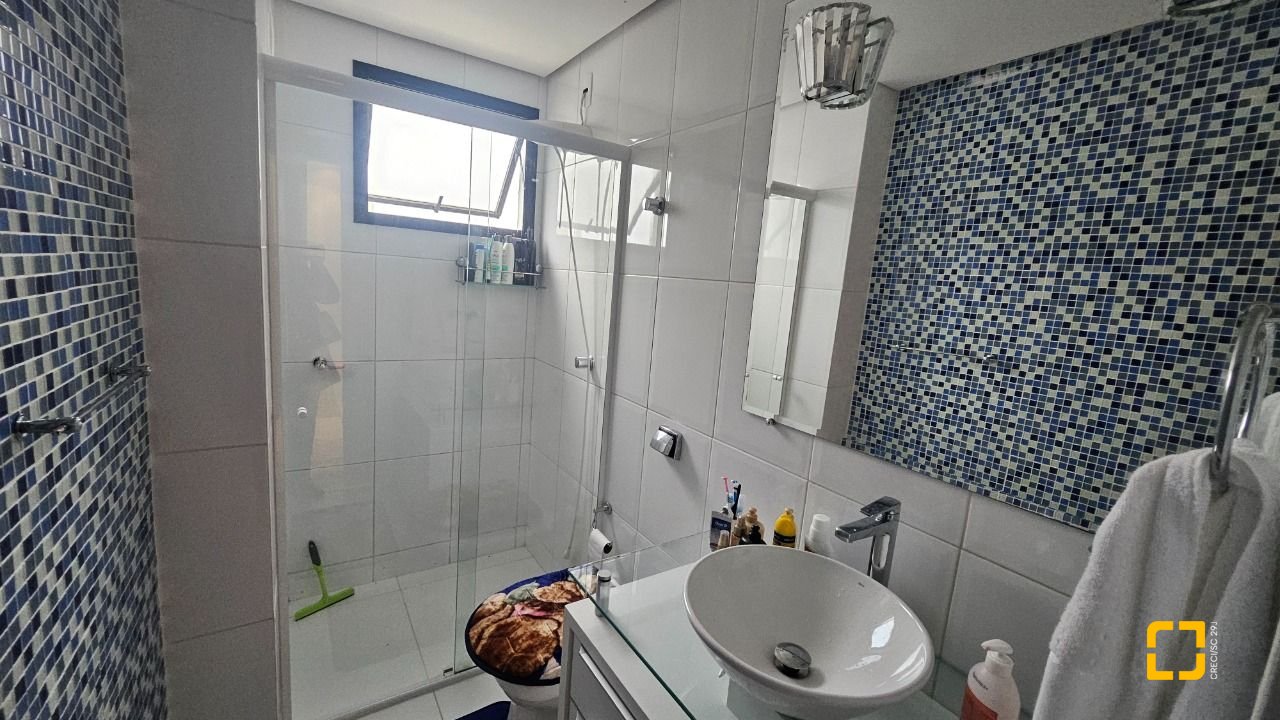 Apartamento com 65m², 2 quartos, 1 garagem, no bairro Centro em Florianópolis