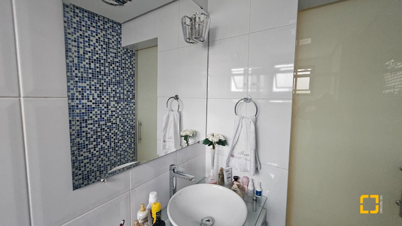 Apartamento com 65m², 2 quartos, 1 garagem, no bairro Centro em Florianópolis