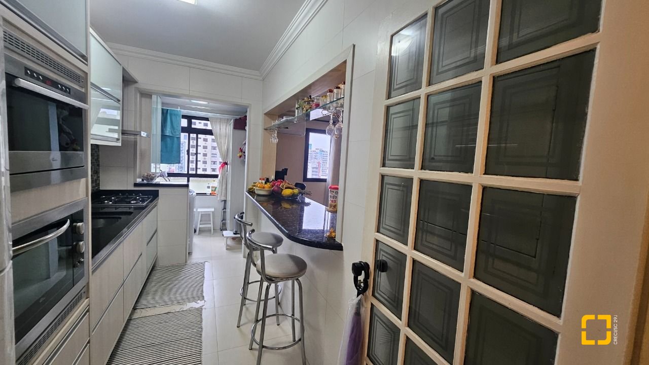 Apartamento com 65m², 2 quartos, 1 garagem, no bairro Centro em Florianópolis