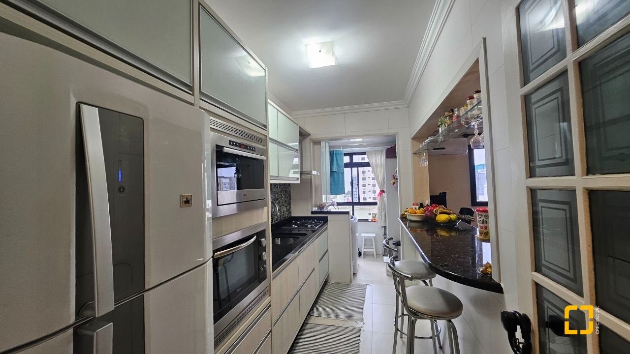 Apartamento com 65m², 2 quartos, 1 garagem, no bairro Centro em Florianópolis
