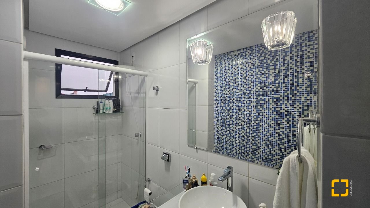 Apartamento com 65m², 2 quartos, 1 garagem, no bairro Centro em Florianópolis