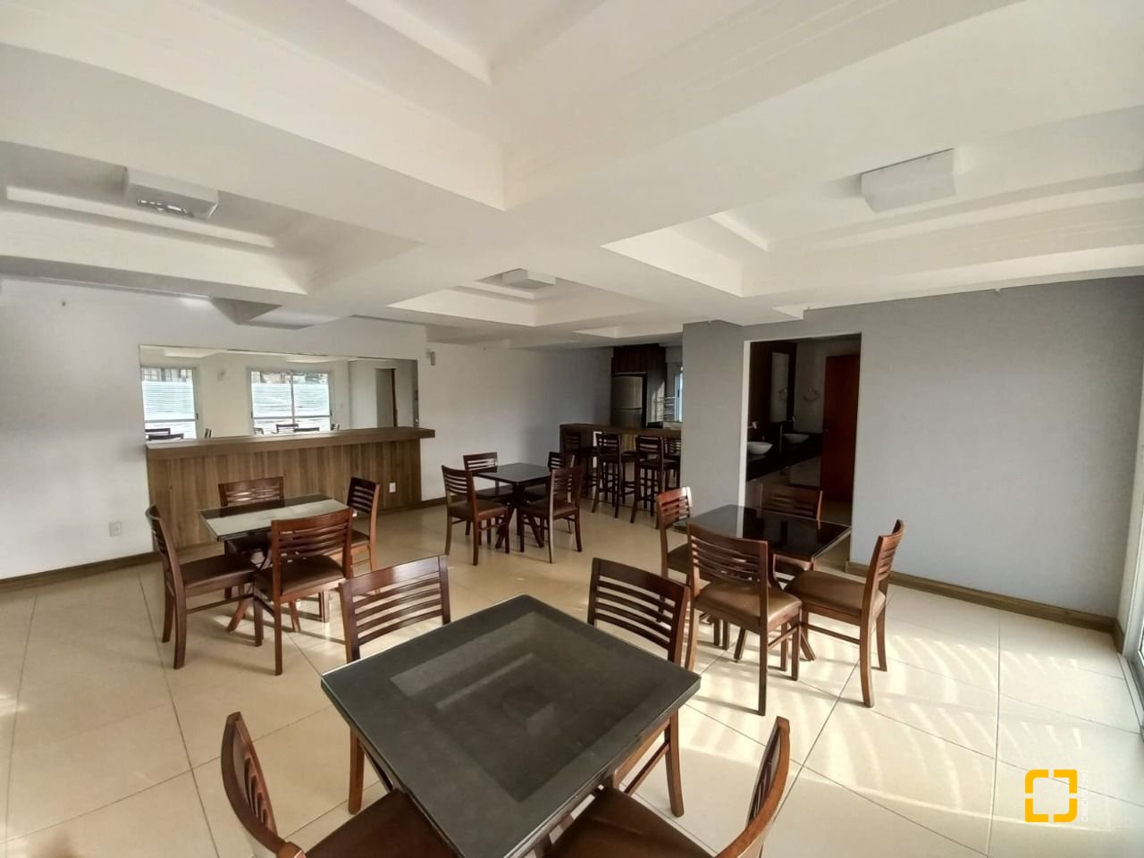 Apartamento com 69m², 2 quartos (sendo 1 suíte), 1 garagem, no bairro Bela Vista em São José